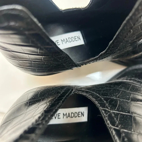 Woman's 9.5 black crocodile ankle bootie with a block heel nwot - Picture 16 of 16